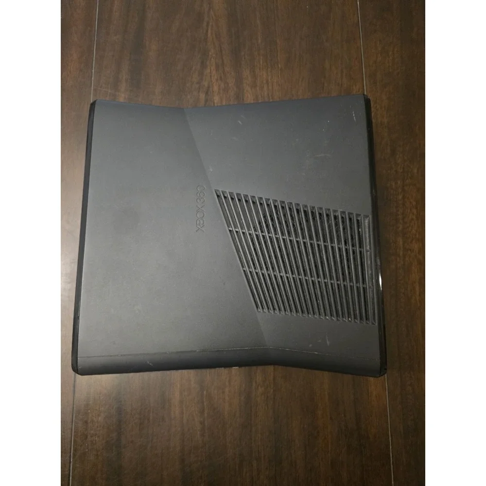 Xbox 360 Slim Black Console 250GB‎ Hard Drive, One Controller, Cables And Game